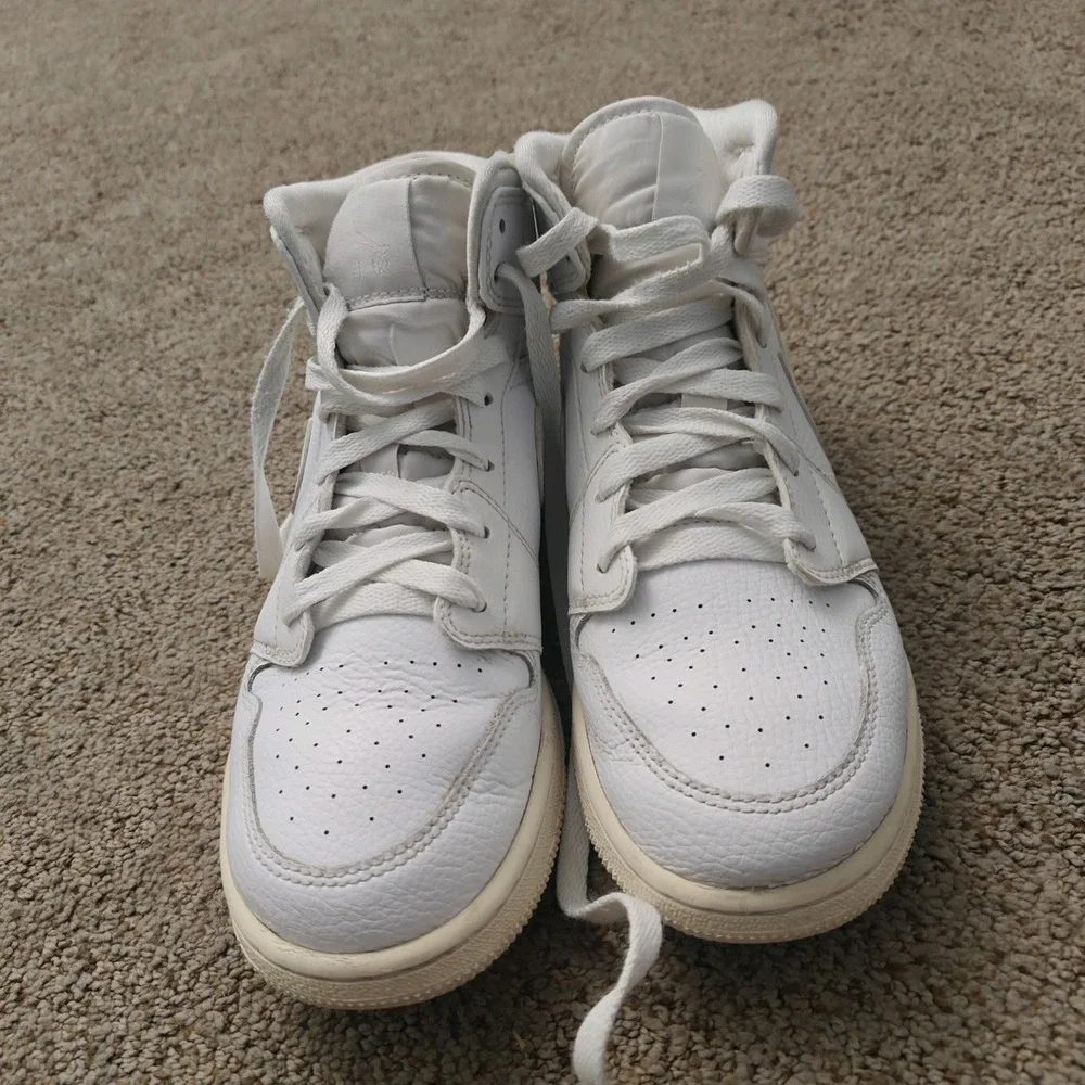 Nike Air Jordan 1 Mid White Guava Ice 554725-129 Kids Size 6.5Y Sneakers